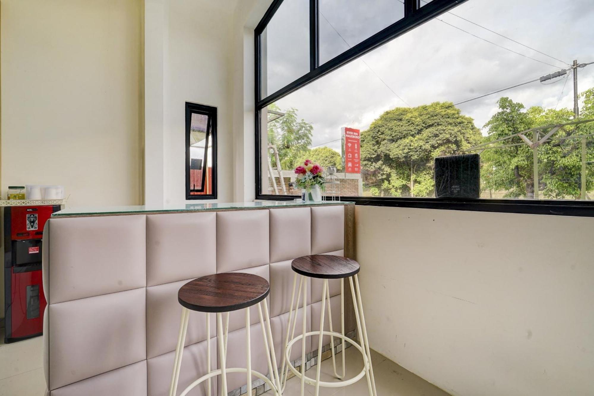 Super Oyo 90778 River Inn Malioboro 日惹 外观 照片