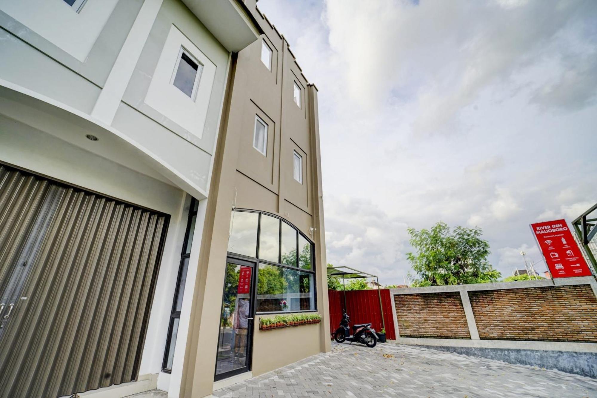 Super Oyo 90778 River Inn Malioboro 日惹 外观 照片
