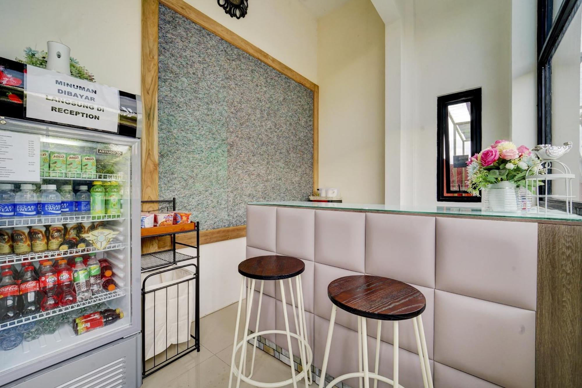Super Oyo 90778 River Inn Malioboro 日惹 外观 照片