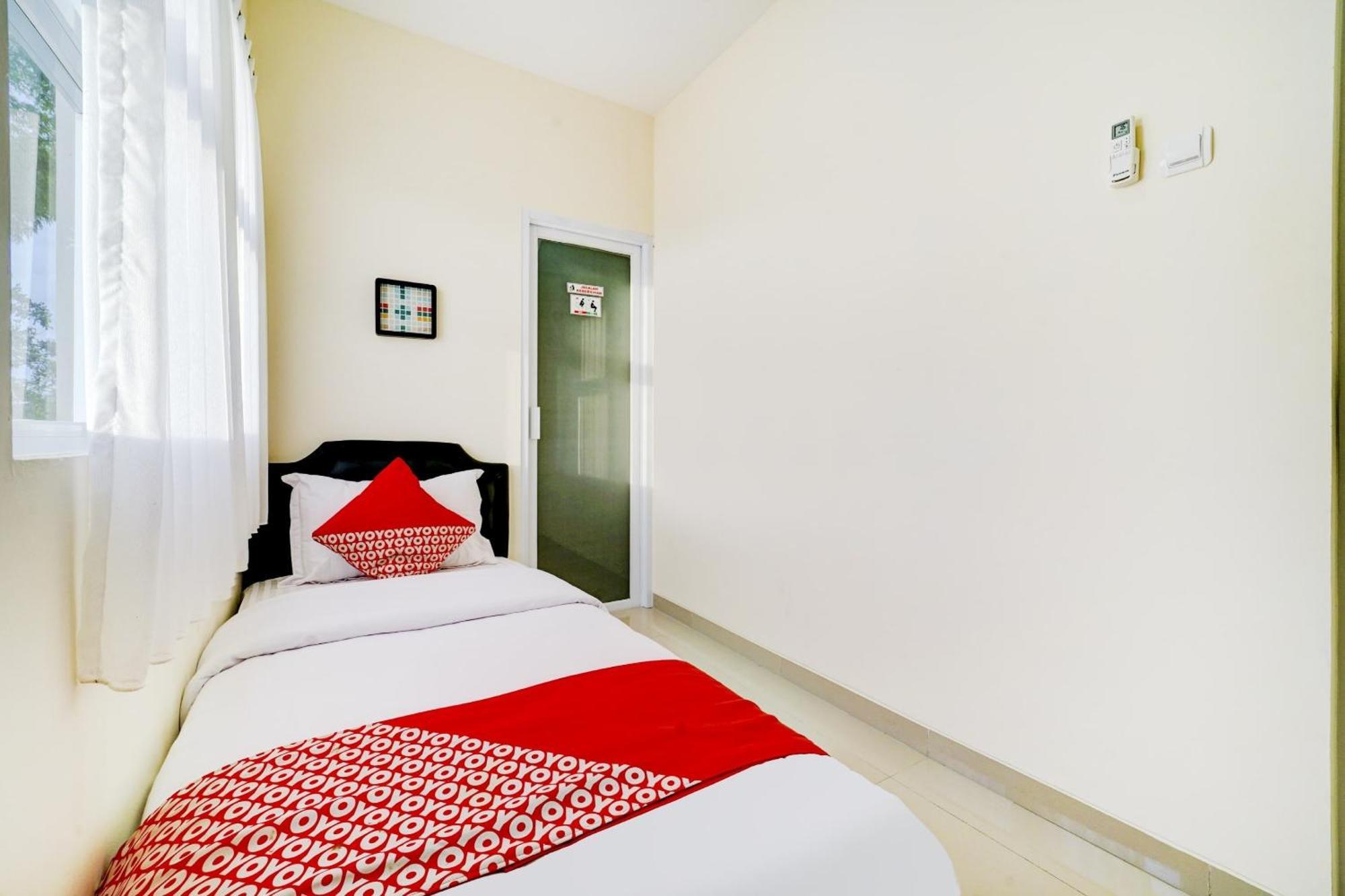 Super Oyo 90778 River Inn Malioboro 日惹 外观 照片